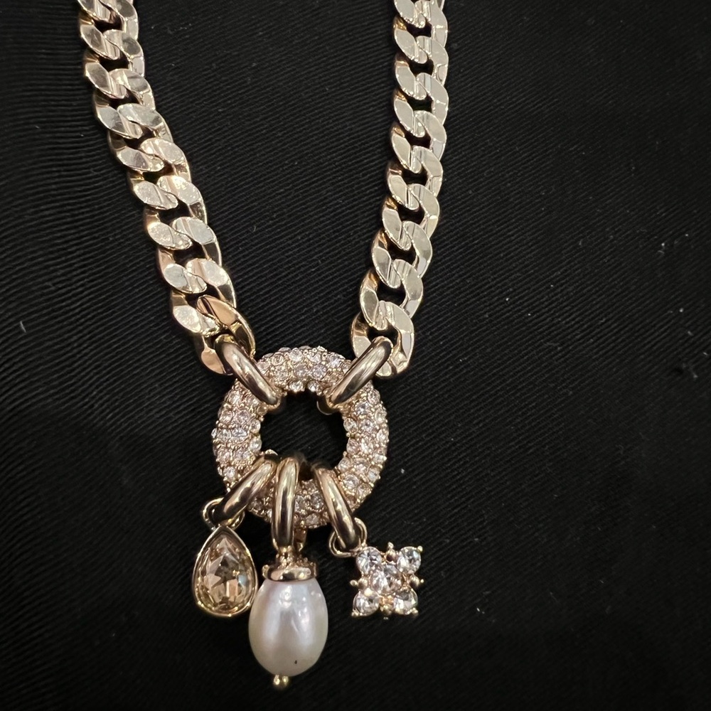 Elegant Gold Necklace with Pearl and Crystal Accents adjustable length